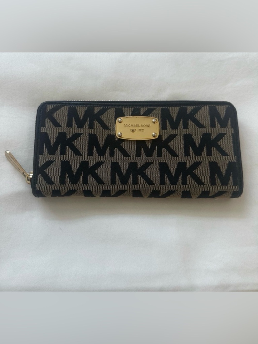 Michael Kors Jet Set Black Tan Logo Zip Around Wallet
